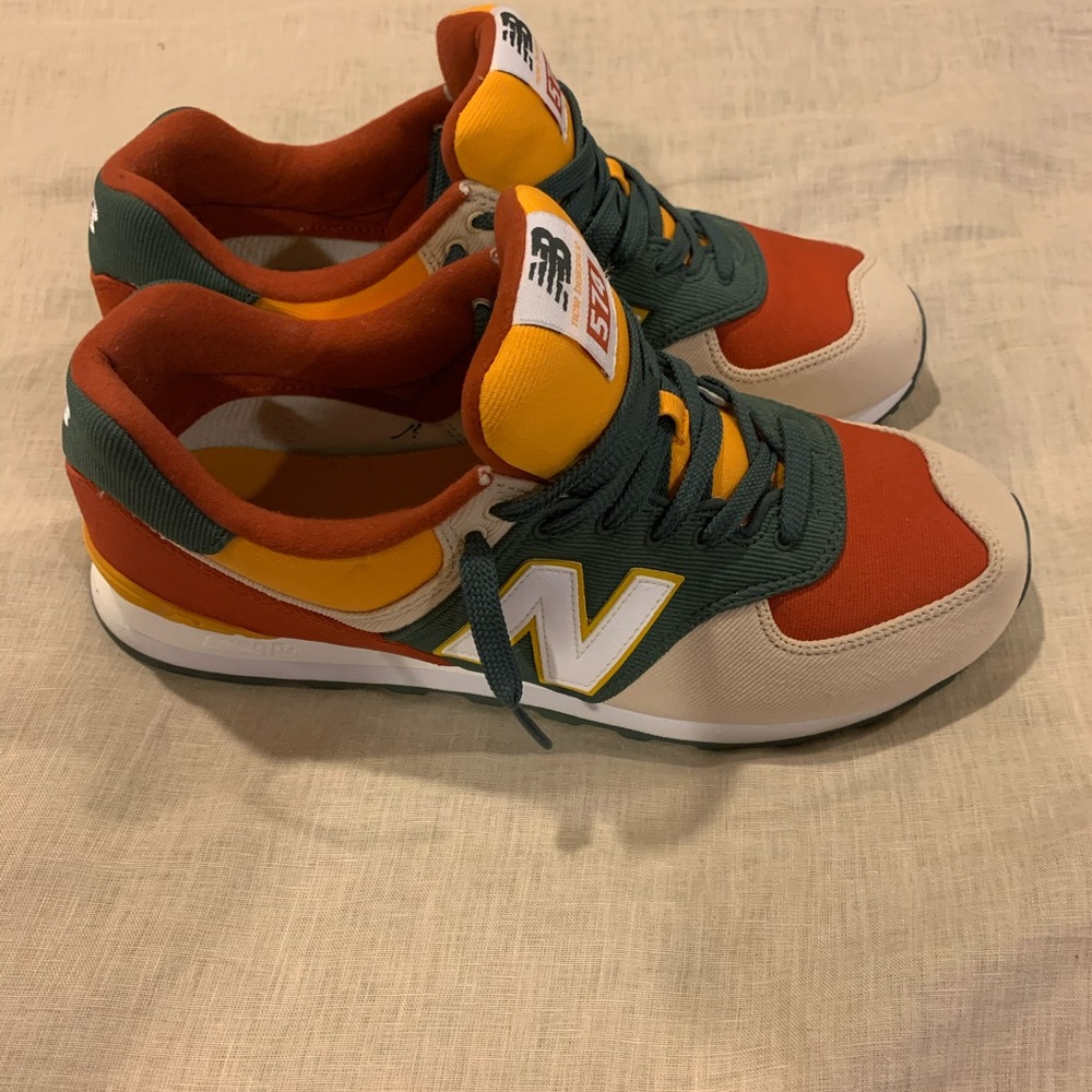 Sold, sold! New Balance 574 Sz 11 rare colorway!!